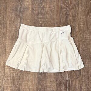Nike FITDRY Pleated Tennis/Golf Skort – Size M (8-10)